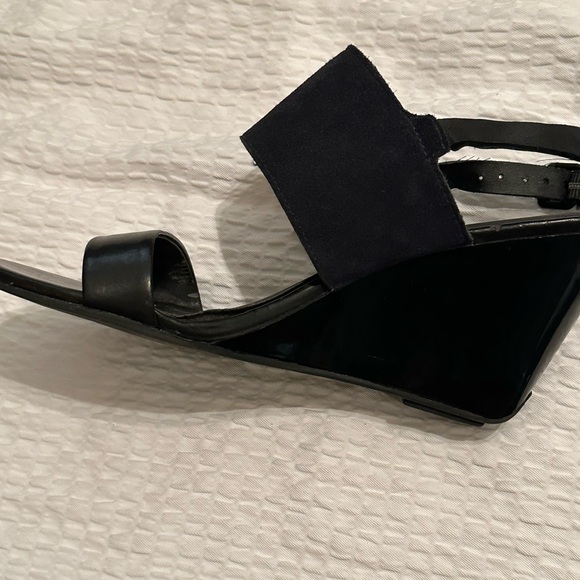 Kenneth Cole leather navy blue wedge sandal.  Size 9m - Picture 2 of 8